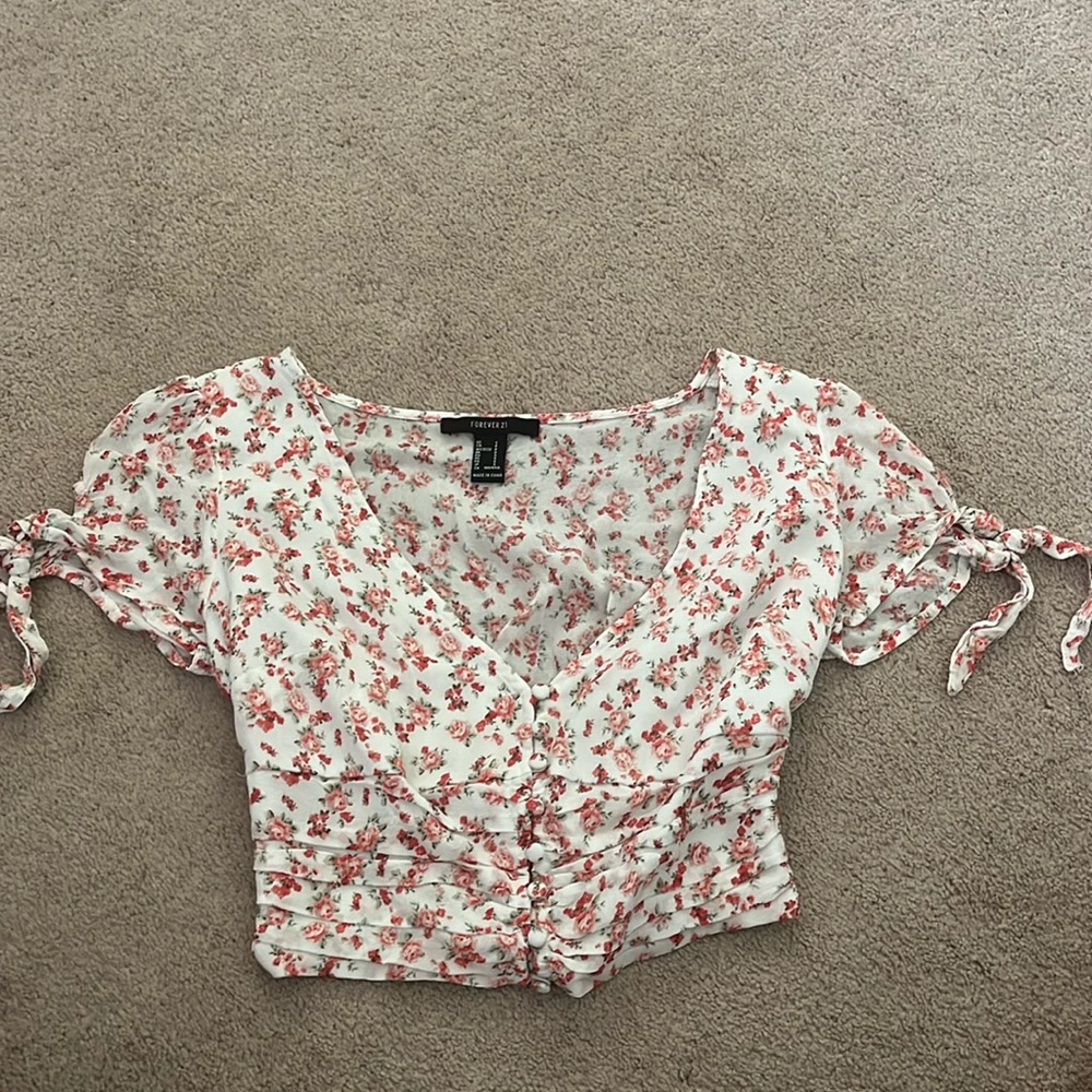 Forever 21 silky crop top with flowers. Size small